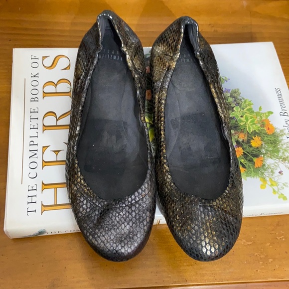 Stuart Weitzman Iridescent Snake Print Flats 7.5 - Picture 1 of 15
